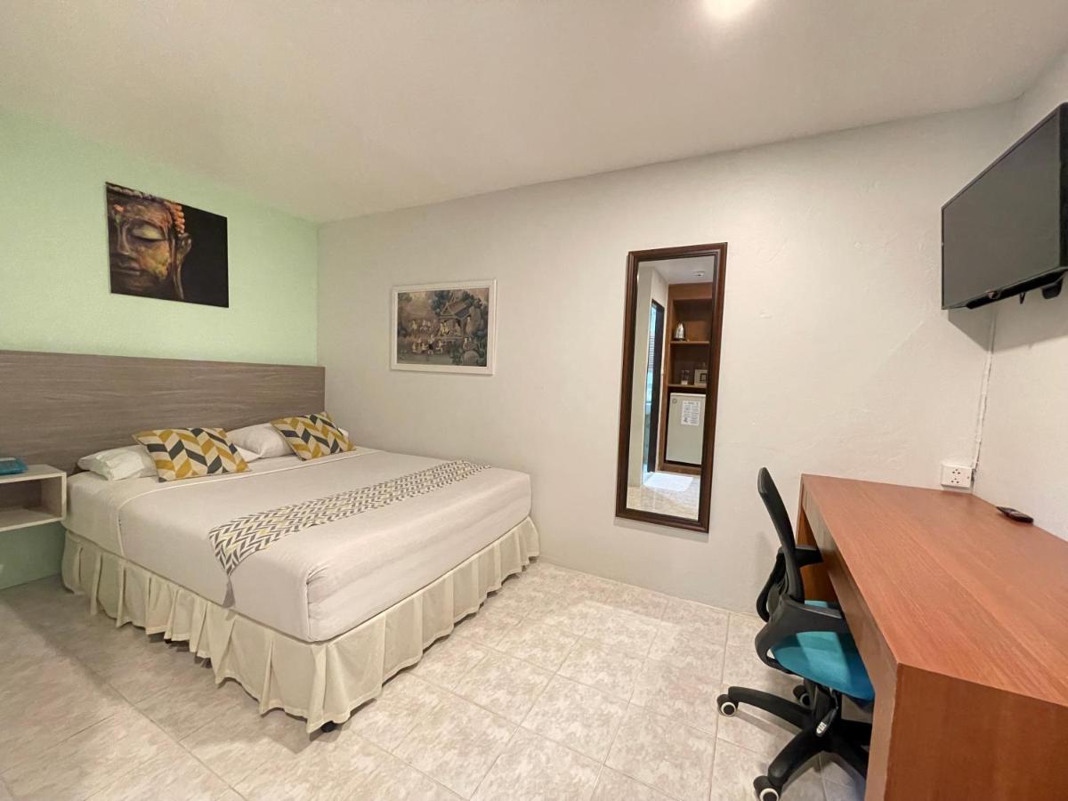 Summer Breeze Hotel Patong Bagian luar foto