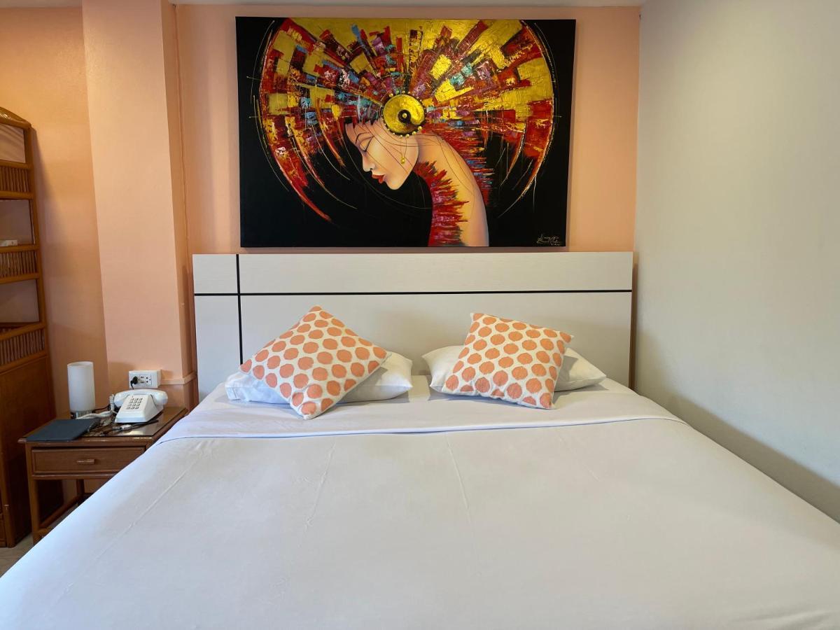 Summer Breeze Hotel Patong Bagian luar foto