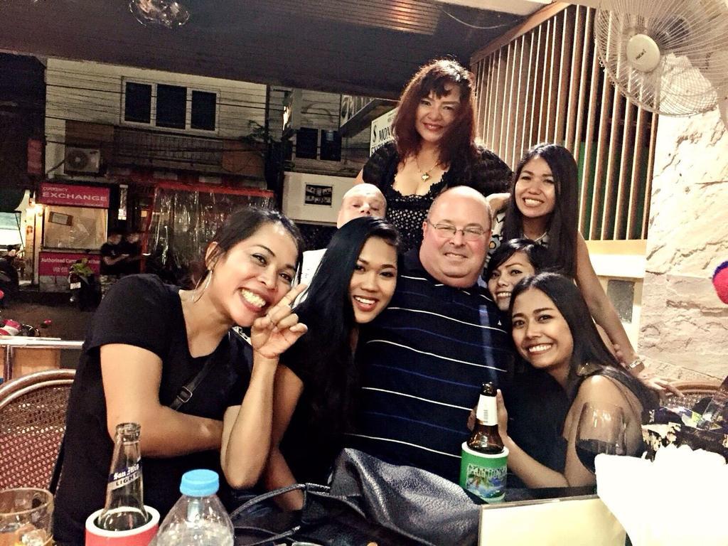 Summer Breeze Hotel Patong Bagian luar foto