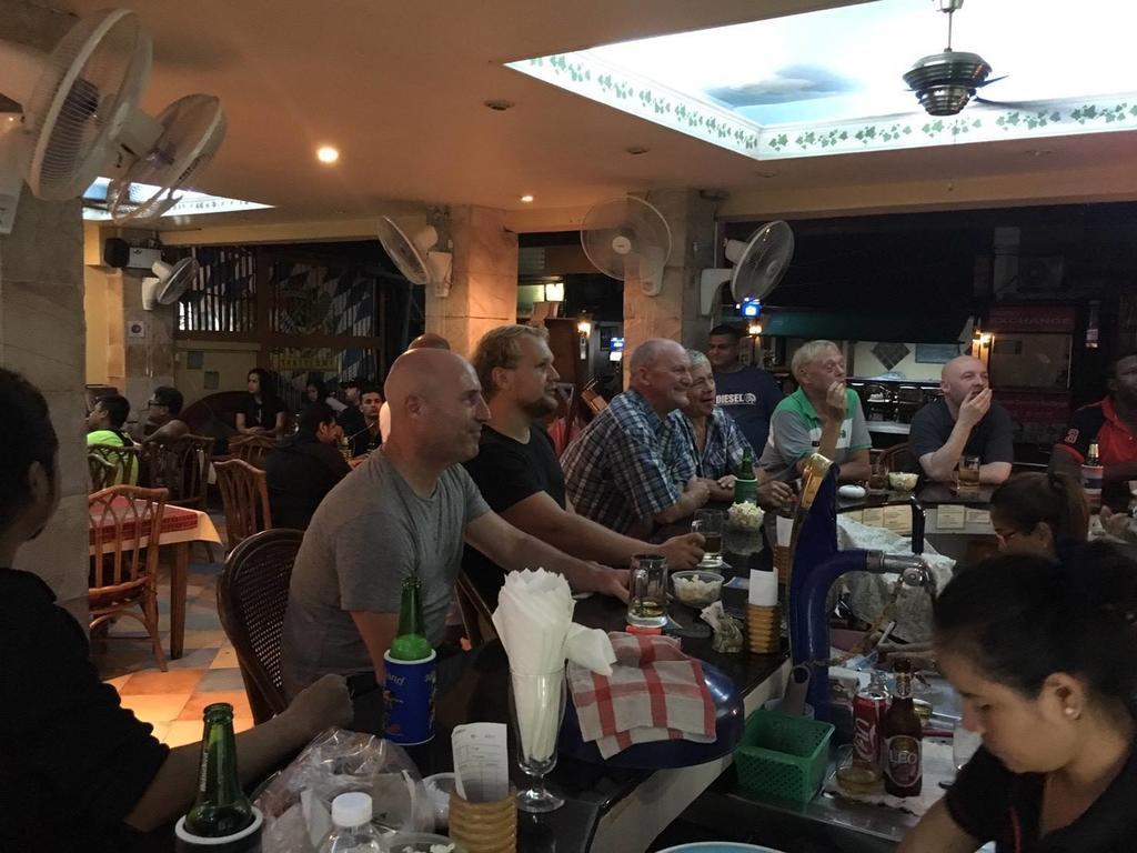 Summer Breeze Hotel Patong Bagian luar foto