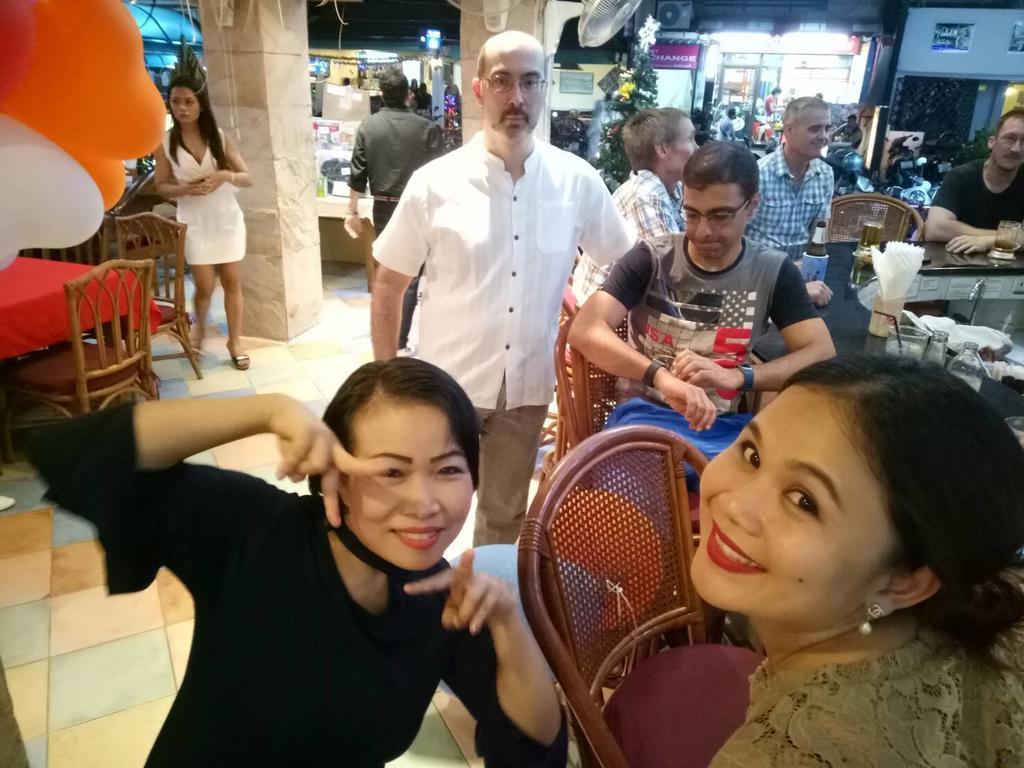 Summer Breeze Hotel Patong Bagian luar foto